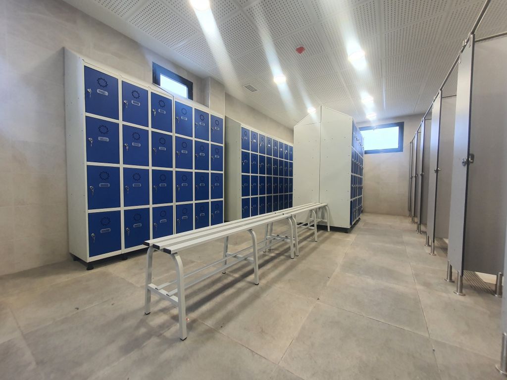 Taquillas y bancos para vestuarios