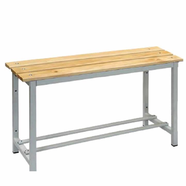 Banco para vestuario de madera y estructura de acero. Mobiliario de vestuario de alta resistencia de Megablok distribuido por Soluciones Modulares en Tenerife y Gran Canaria.