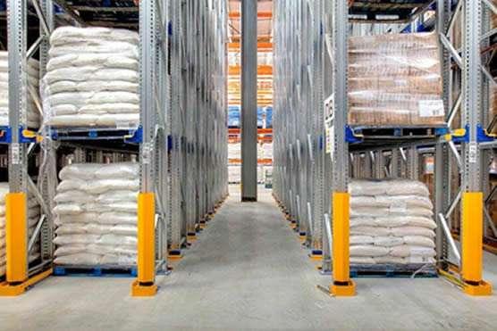 Sistema de estanterías compactas Drive-in de AR-RACKING instaladas en Tenerife. Solución de almacenaje de alta densidad por Soluciones Modulares, distribuidores oficiales en Canarias.